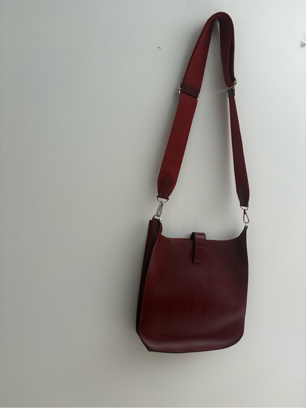Hermes Evelyne Sellier 29cm deep red Leather Crossbody Bag